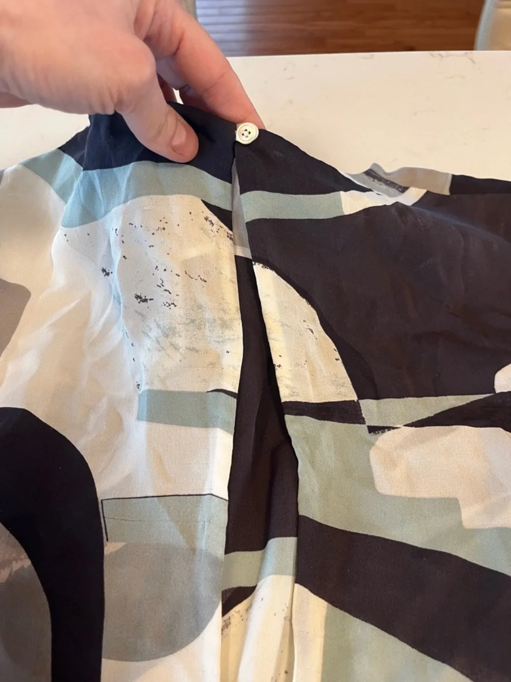 Wilfred 💯% Silk Short Sleeve Abstract Print Blouse (Size Large) - Picture 7 of 10